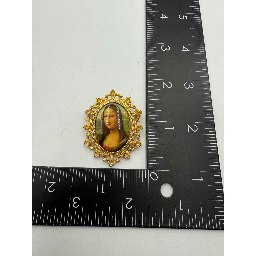 Vintage‎ Sarah Coventry Mona Lisa Portrait Brooch Pendant Gold Tone Art Jewelry
